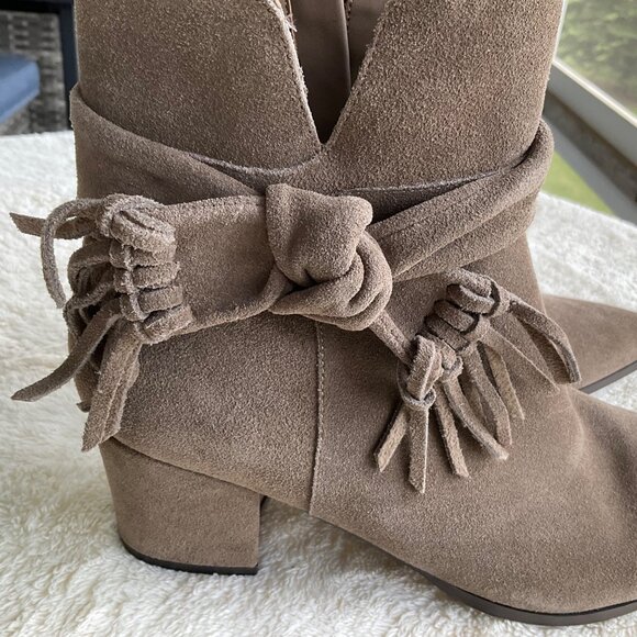 Van Eli Women’s Taupe Suede Western Fringe Knot Ankle Boots With Chunky Heels - Picture 2 of 11